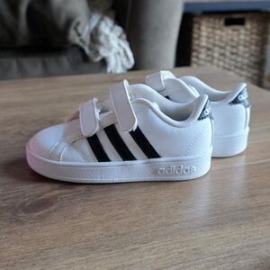 Adidas (Toddler) Kids White and Black Velcro Sneakers
